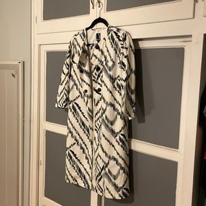 This is a Valette xs quarter length sleeve jacket made in Indonesia. Runs large